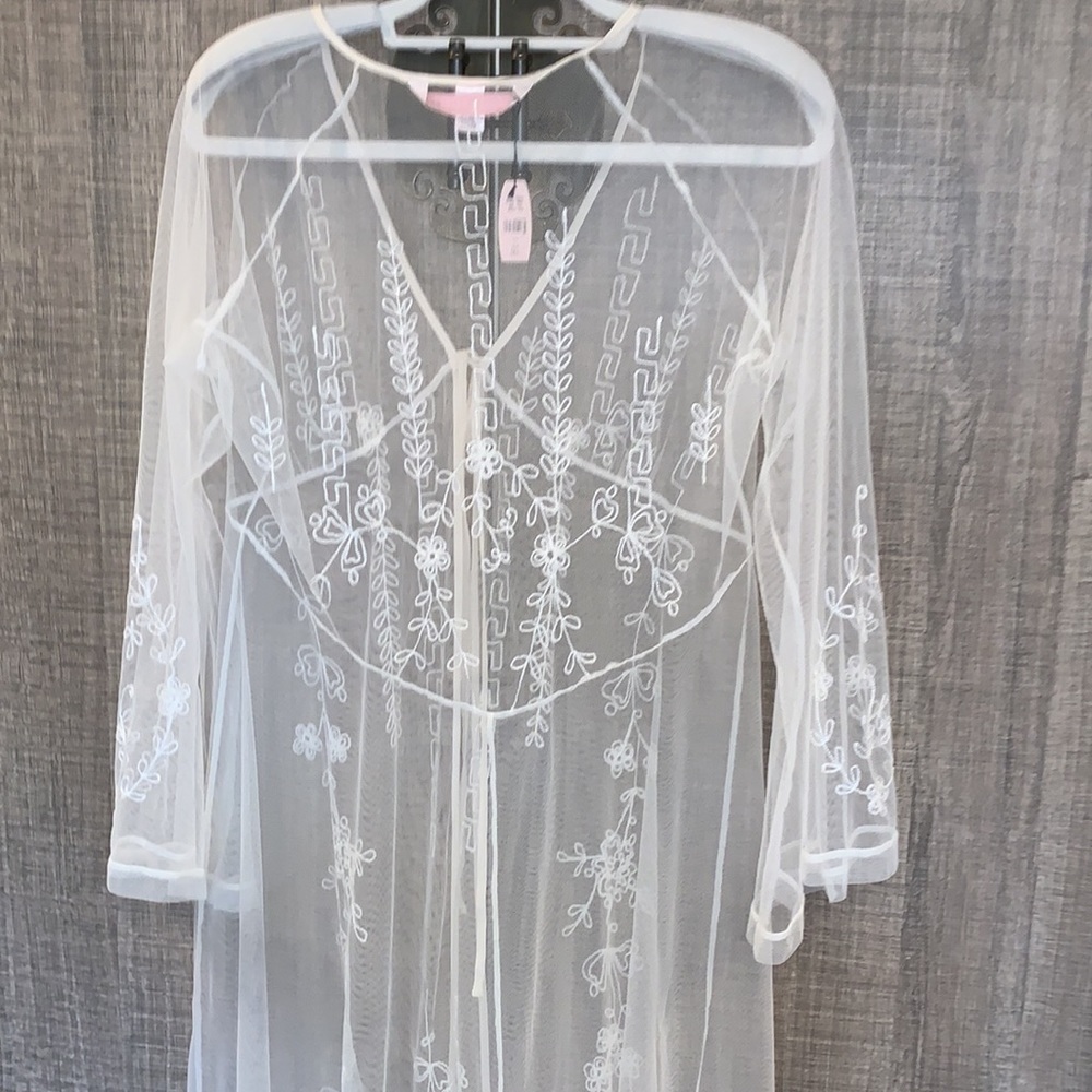 Victoria’s Secret Embroidered Robe - Picture 6 of 13